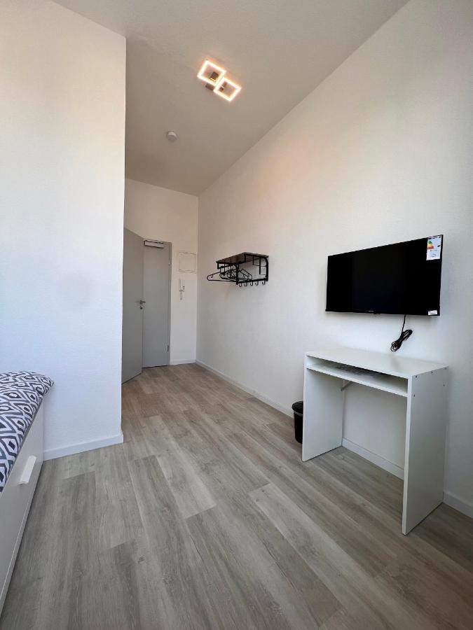 Nujen- Hotel Und Apartment Stuttgart Zuffenhausen Extérieur photo