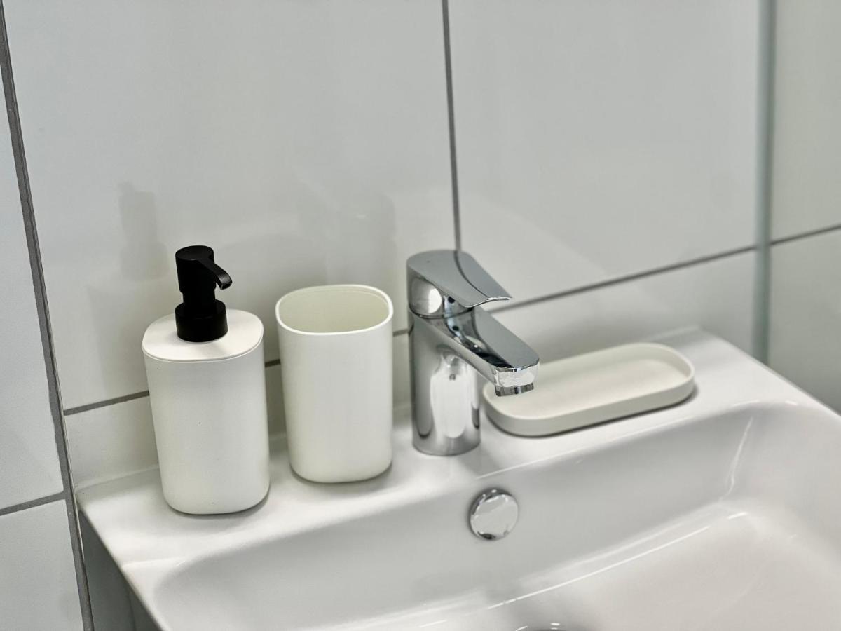 Nujen- Hotel Und Apartment Stuttgart Zuffenhausen Extérieur photo