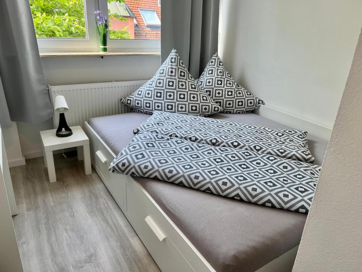 Nujen- Hotel Und Apartment Stuttgart Zuffenhausen Extérieur photo